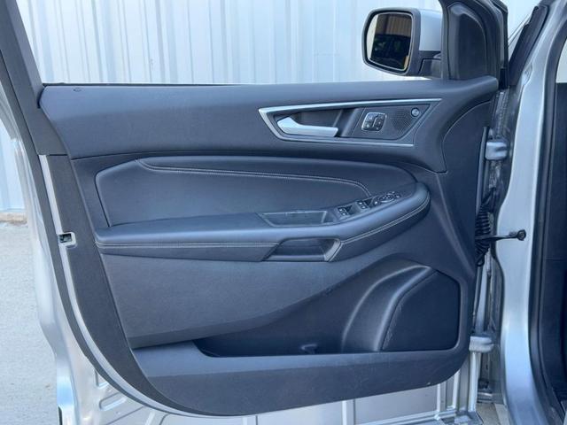 Photo of 2021 Iconic Silver Metallic Ford Edge