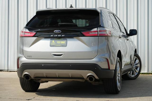 Photo of 2021 Iconic Silver Metallic Ford Edge