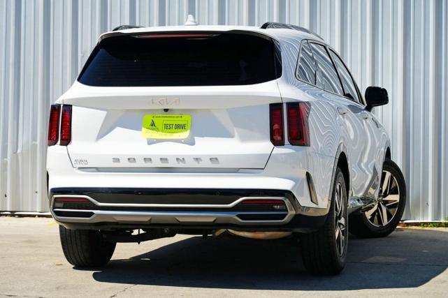 Photo of 2022 Glacial White Pearl Kia Sorento