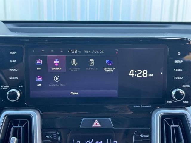 Photo of 2022 Glacial White Pearl Kia Sorento
