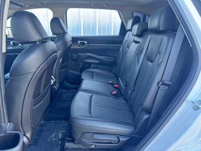 Photo of 2022 Glacial White Pearl Kia Sorento