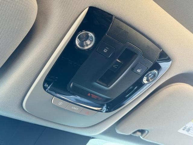 Photo of 2022 Glacial White Pearl Kia Sorento