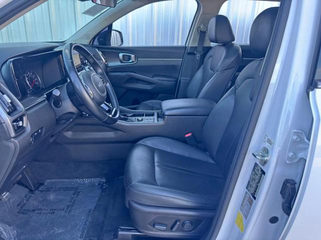 Photo of 2022 Glacial White Pearl Kia Sorento