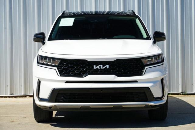 Photo of 2022 Glacial White Pearl Kia Sorento