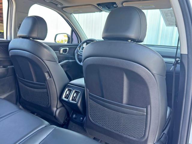 Photo of 2022 Glacial White Pearl Kia Sorento