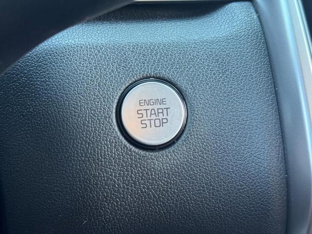 Photo of 2022 Glacial White Pearl Kia Sorento