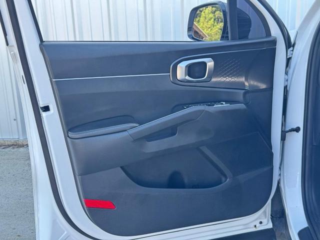 Photo of 2022 Glacial White Pearl Kia Sorento