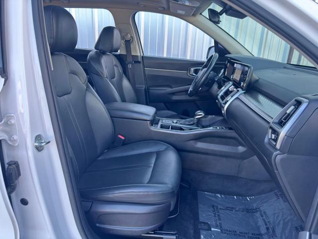 Photo of 2022 Glacial White Pearl Kia Sorento