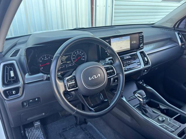 Photo of 2022 Glacial White Pearl Kia Sorento