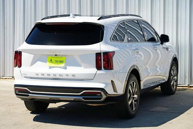 Photo of 2022 Glacial White Pearl Kia Sorento