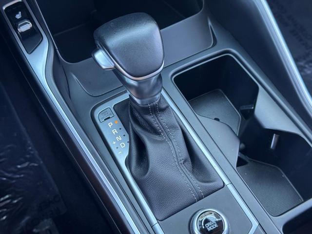 Photo of 2022 Glacial White Pearl Kia Sorento