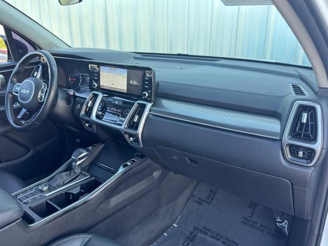 Photo of 2022 Glacial White Pearl Kia Sorento