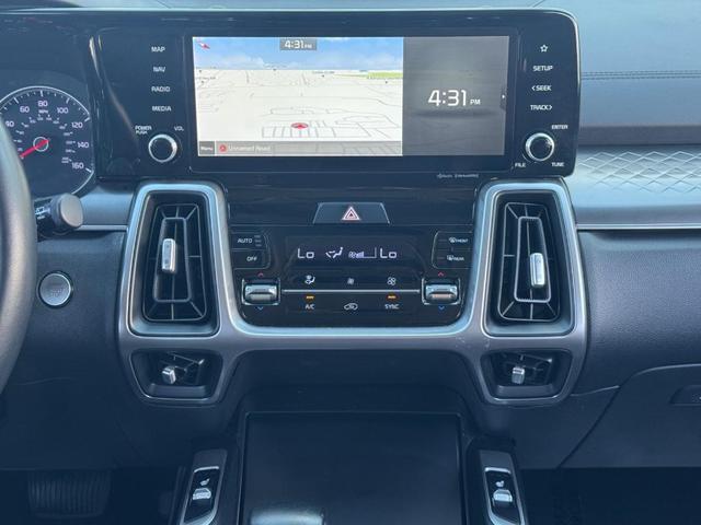 Photo of 2022 Glacial White Pearl Kia Sorento