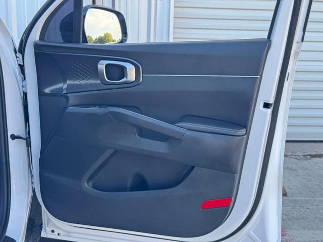 Photo of 2022 Glacial White Pearl Kia Sorento