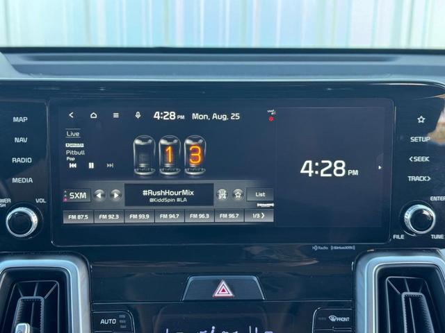 Photo of 2022 Glacial White Pearl Kia Sorento