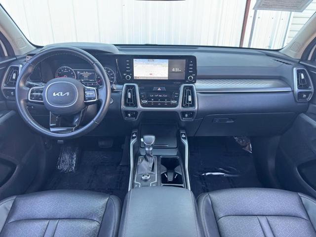 Photo of 2022 Glacial White Pearl Kia Sorento