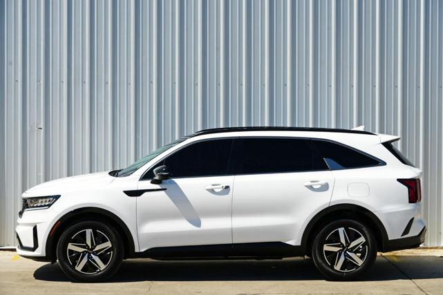 Photo of 2022 Glacial White Pearl Kia Sorento