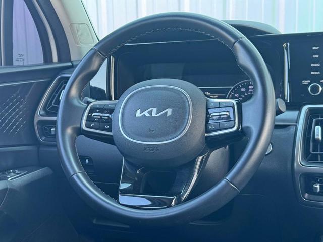 Photo of 2022 Glacial White Pearl Kia Sorento