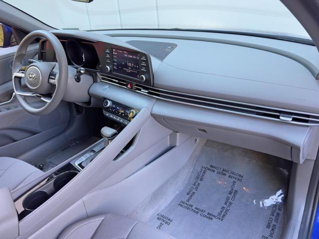 Photo of 2023 Intense Blue Hyundai ELANTRA HEV