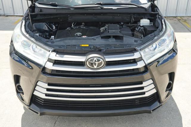 Photo of 2019 Midnight Black Metallic Toyota Highlander