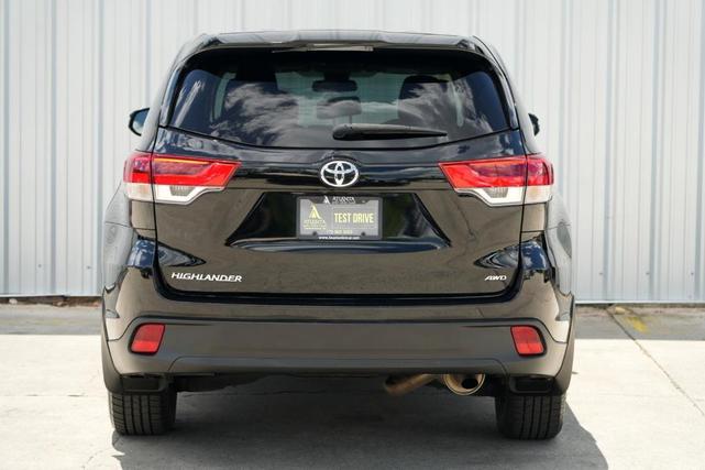 Photo of 2019 Midnight Black Metallic Toyota Highlander