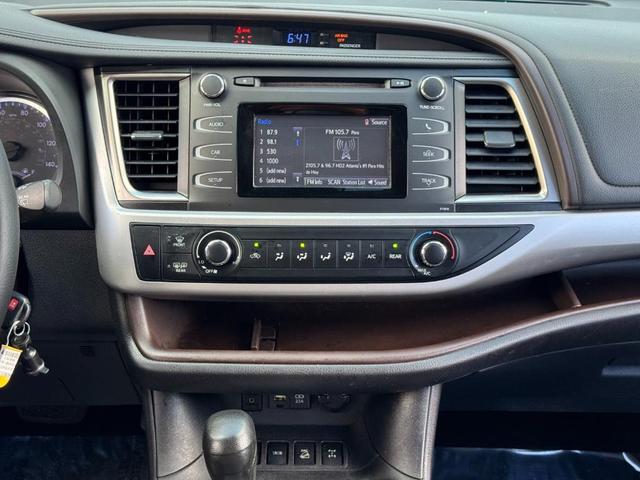 Photo of 2019 Midnight Black Metallic Toyota Highlander