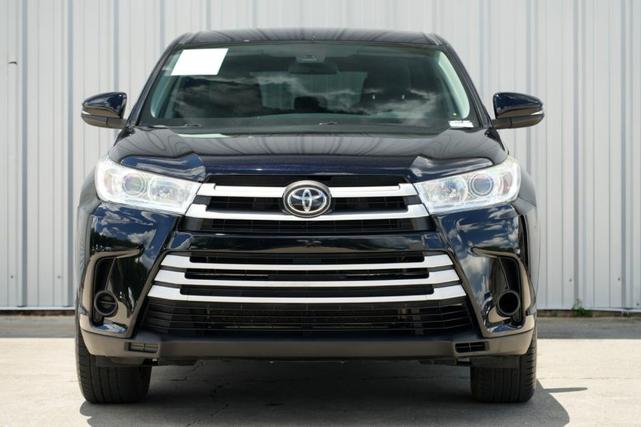 Photo of 2019 Midnight Black Metallic Toyota Highlander