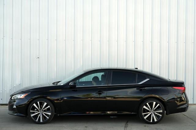 Photo of 2021 Black Nissan Altima