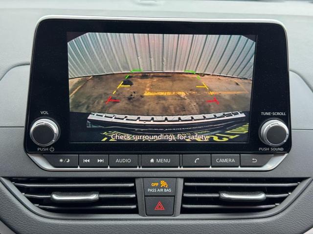 Photo of 2021 Black Nissan Altima