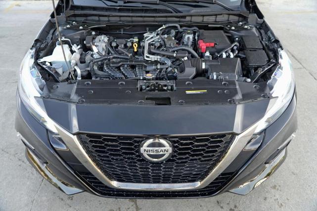 Photo of 2021 Black Nissan Altima
