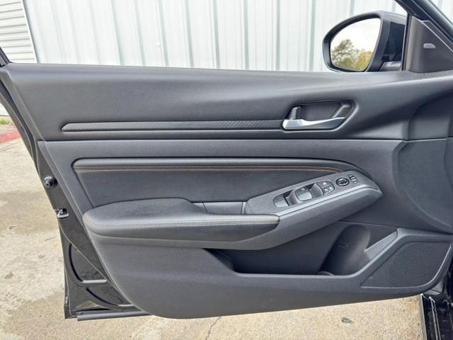 Photo of 2021 Black Nissan Altima