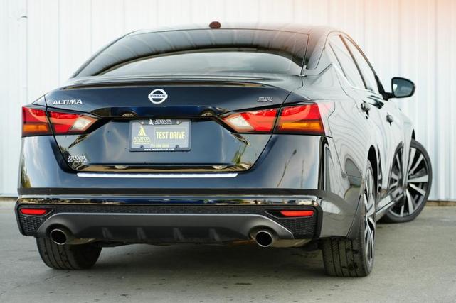 Photo of 2021 Black Nissan Altima