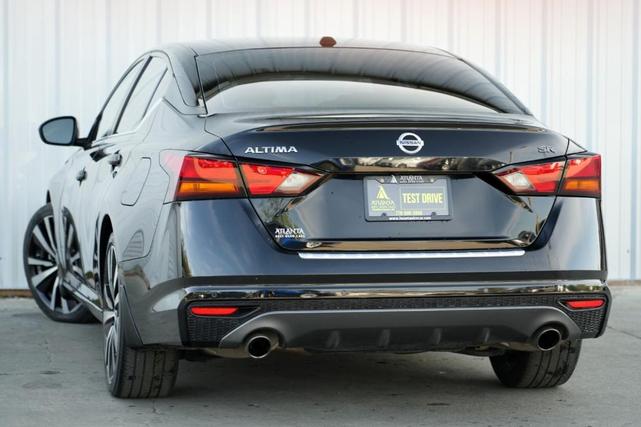 Photo of 2021 Black Nissan Altima