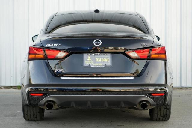 Photo of 2021 Black Nissan Altima