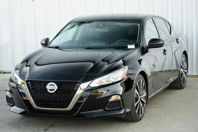 Photo of 2021 Black Nissan Altima