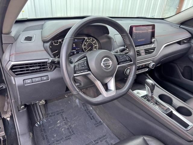 Photo of 2021 Black Nissan Altima