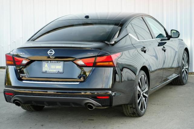 Photo of 2021 Black Nissan Altima