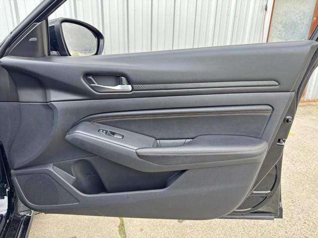 Photo of 2021 Black Nissan Altima
