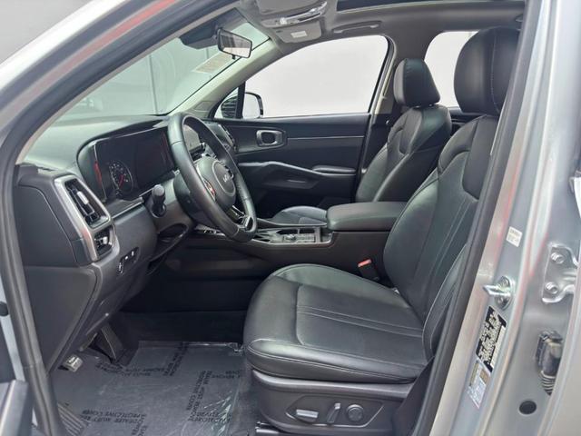 Photo of 2022 Sparkling Silver Kia Sorento