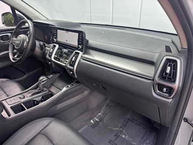 Photo of 2022 Sparkling Silver Kia Sorento
