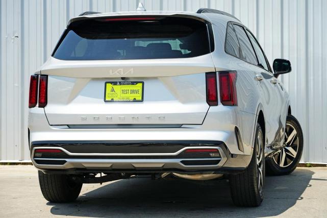 Photo of 2022 Sparkling Silver Kia Sorento
