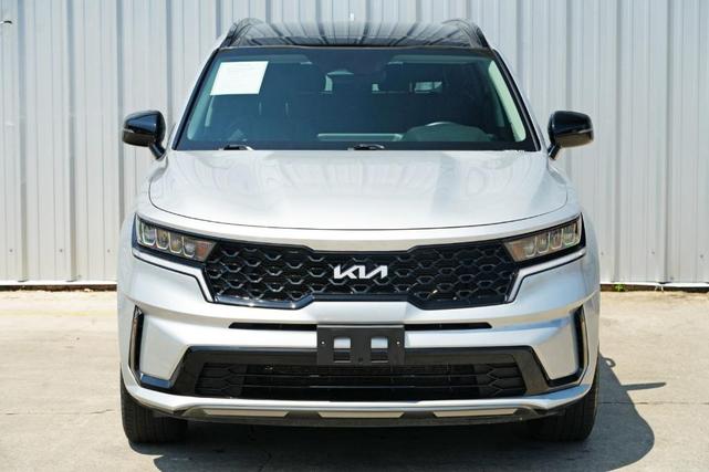 Photo of 2022 Sparkling Silver Kia Sorento