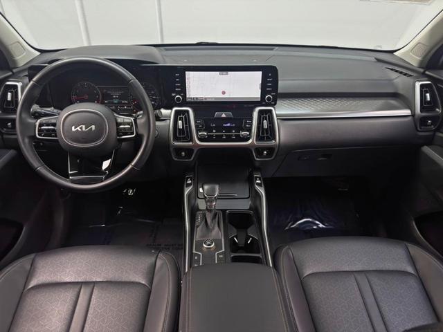Photo of 2022 Sparkling Silver Kia Sorento
