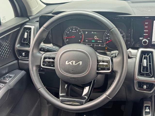 Photo of 2022 Sparkling Silver Kia Sorento