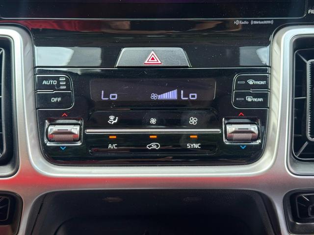 Photo of 2022 Sparkling Silver Kia Sorento