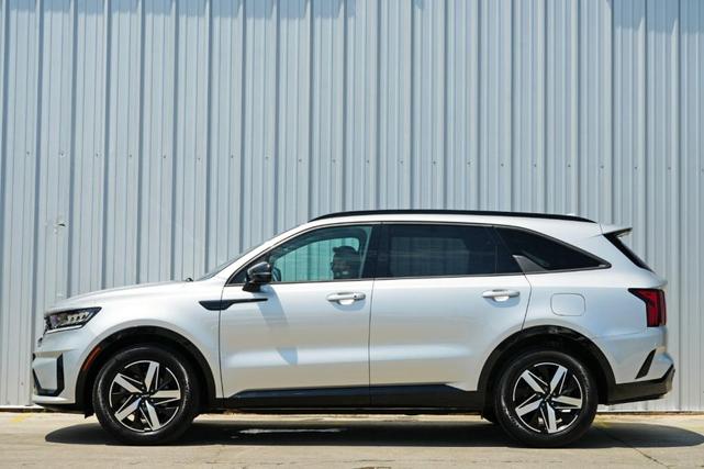Photo of 2022 Sparkling Silver Kia Sorento