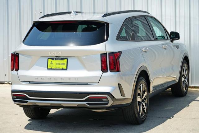 Photo of 2022 Sparkling Silver Kia Sorento