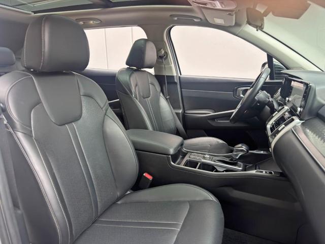 Photo of 2022 Sparkling Silver Kia Sorento