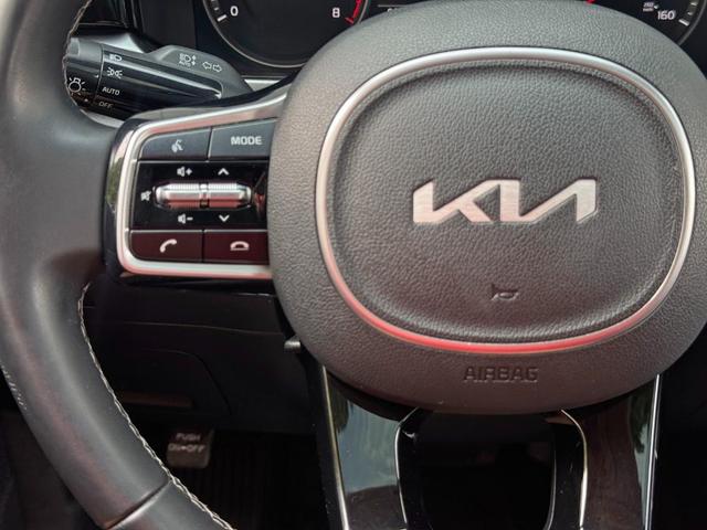 Photo of 2022 Sparkling Silver Kia Sorento