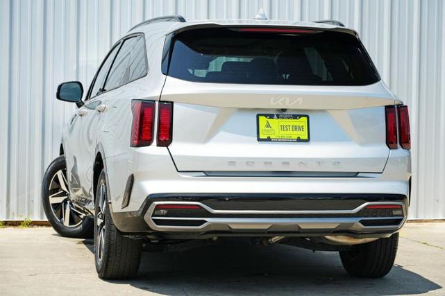 Photo of 2022 Sparkling Silver Kia Sorento